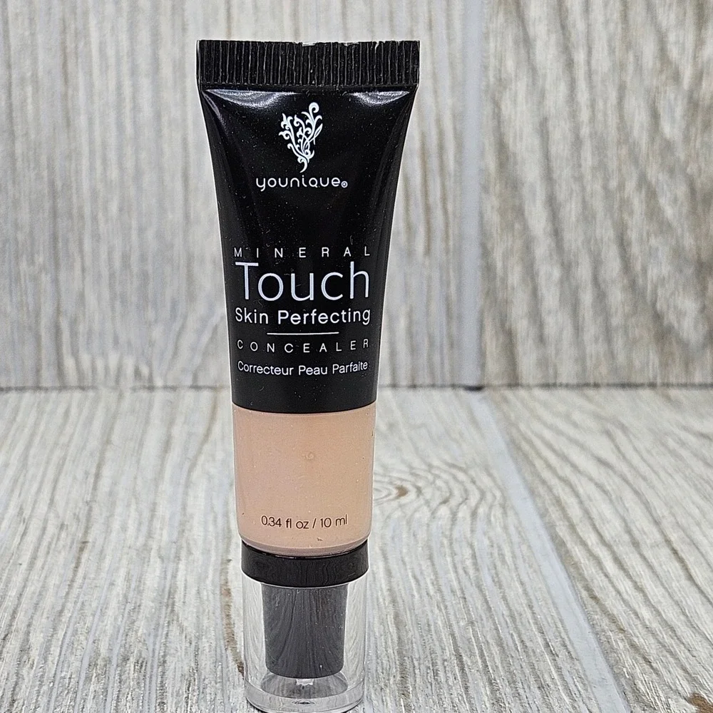 Younique Mineral Touch Skin Perfecting Concealer Scarlet 0.34oz 10ml Coverage